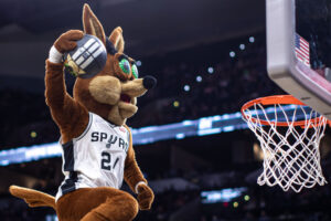 San Antonio Spurs Coyote dunk routine at the AT&T Center on Janaury 17, 2022. (Photo by Tony Garcia/San Antonio Spurs)