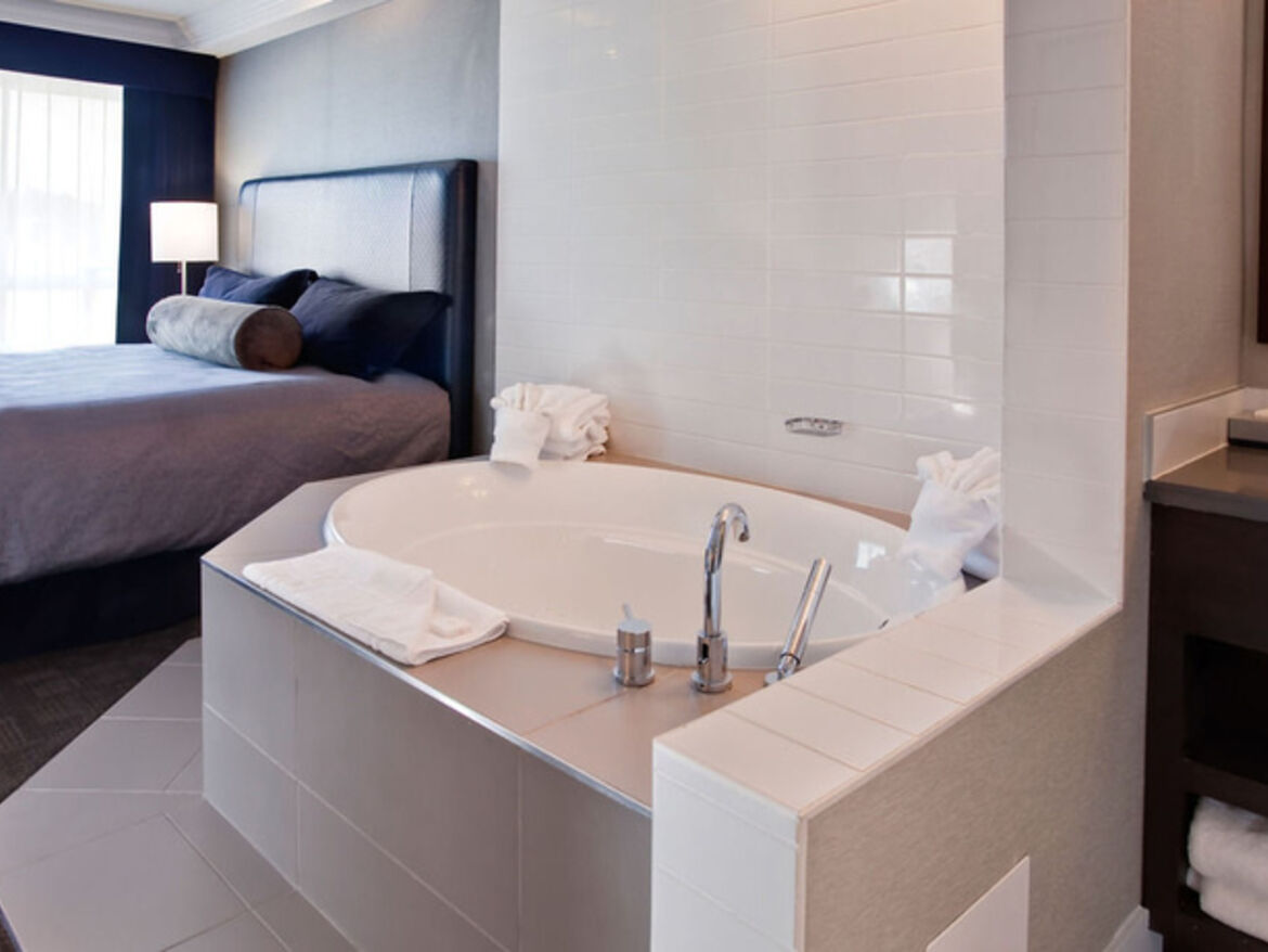 Jacuzzi Suite