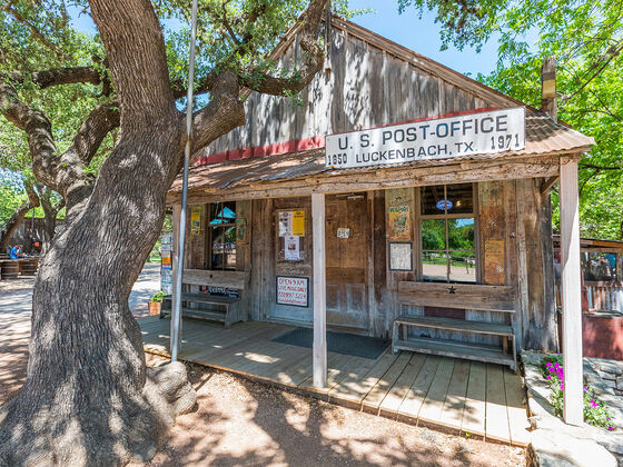 Luckenbach-1